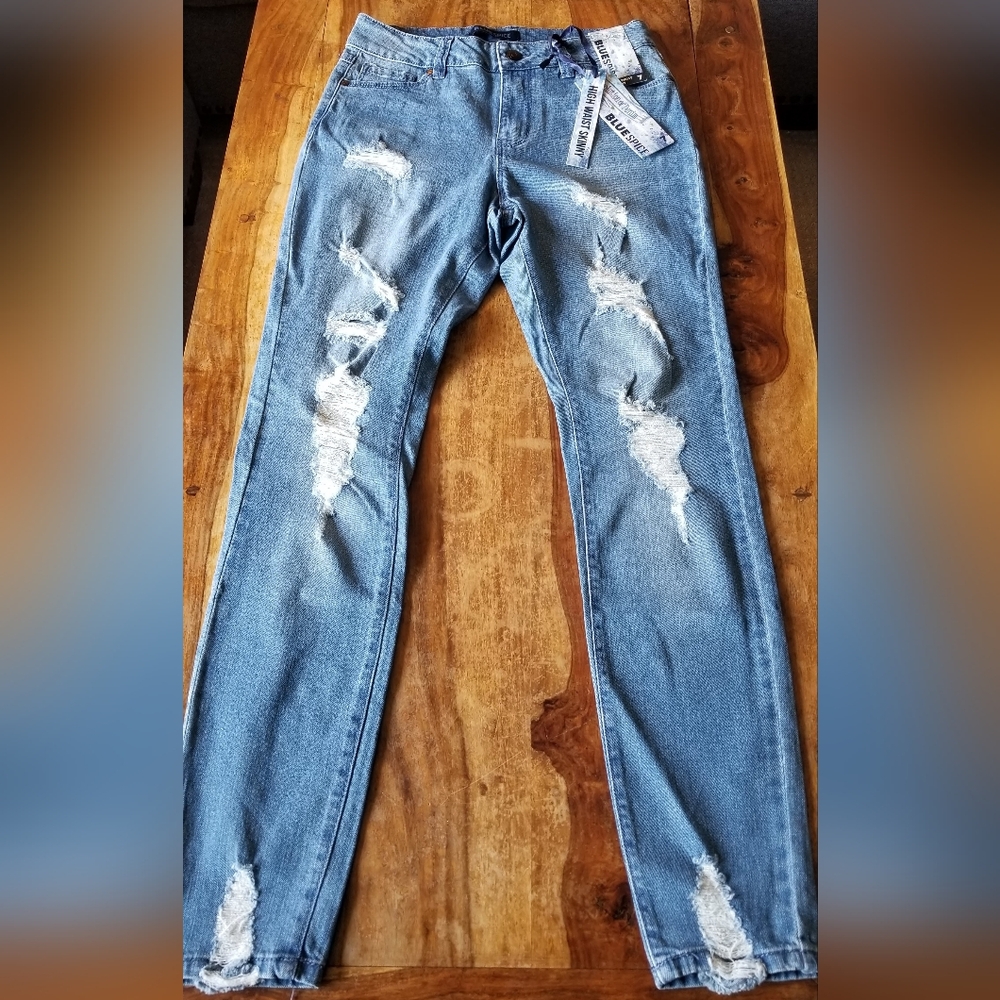High Rise Distressed Jeans - Picture 2 of 8